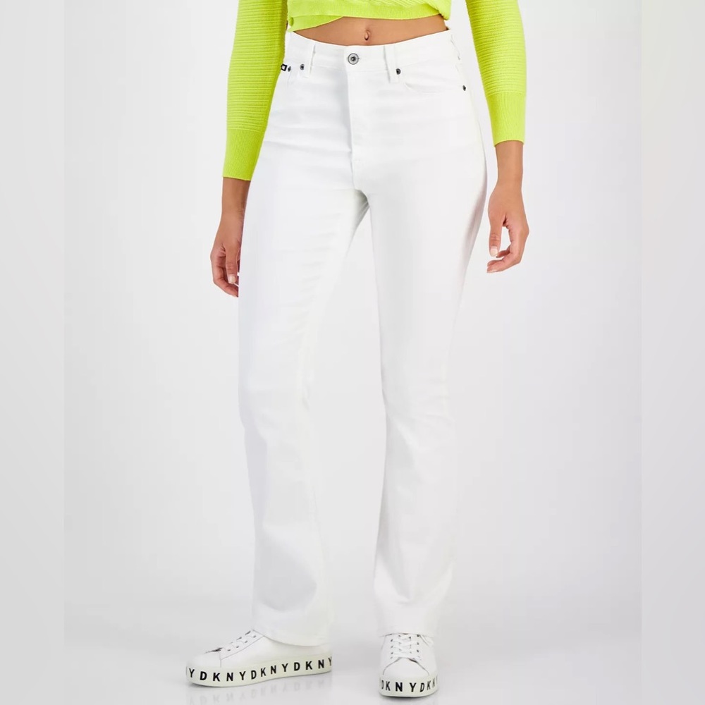 High Rise Flare Leg Jeans By DKNY Size 32/14 NWT 😎🤍🩷🖤